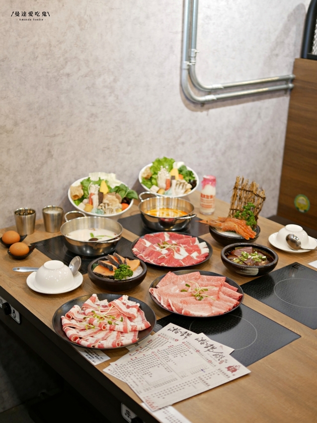 太過癮！加入整罐高大鮮乳的銷魂麻奶鍋好香好好吃『湁鍋饌精緻鍋物』內用飲品、白飯、杜老爺冰淇淋無限量供應可以呀！台南火鍋｜台南美食｜台南東區 - 曼達愛吃鬼