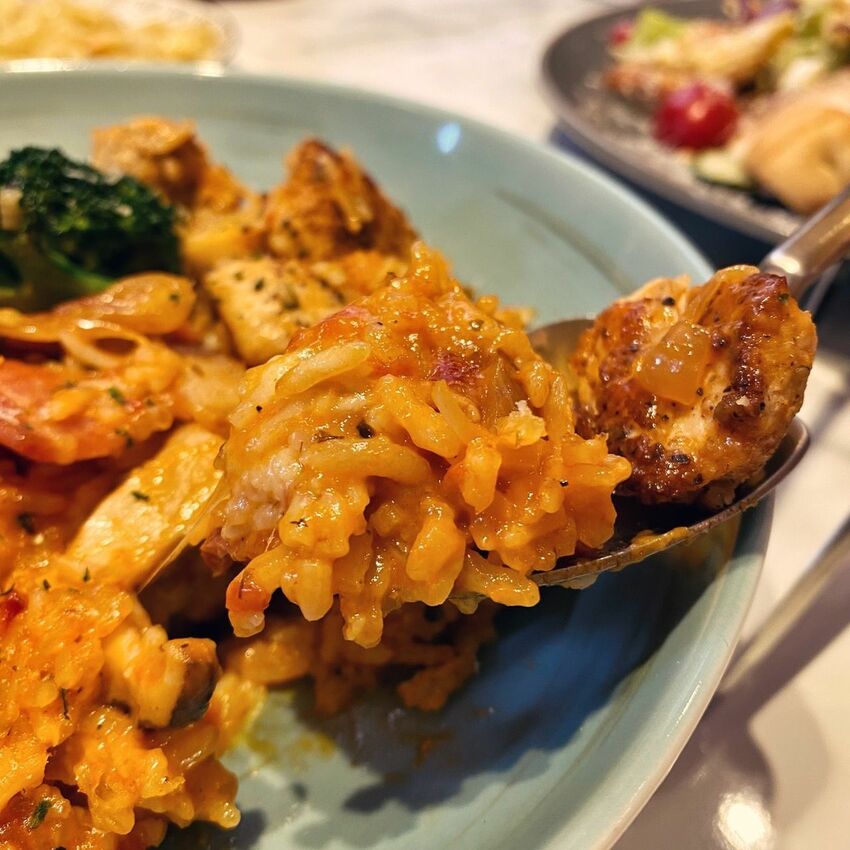 [台中西區] Musen88義式餐廳｜網美必去打卡餐廳｜逢甲美食｜特製明太子麵包抹醬｜哇！沙米寧鄉鮭魚麵｜內附菜單