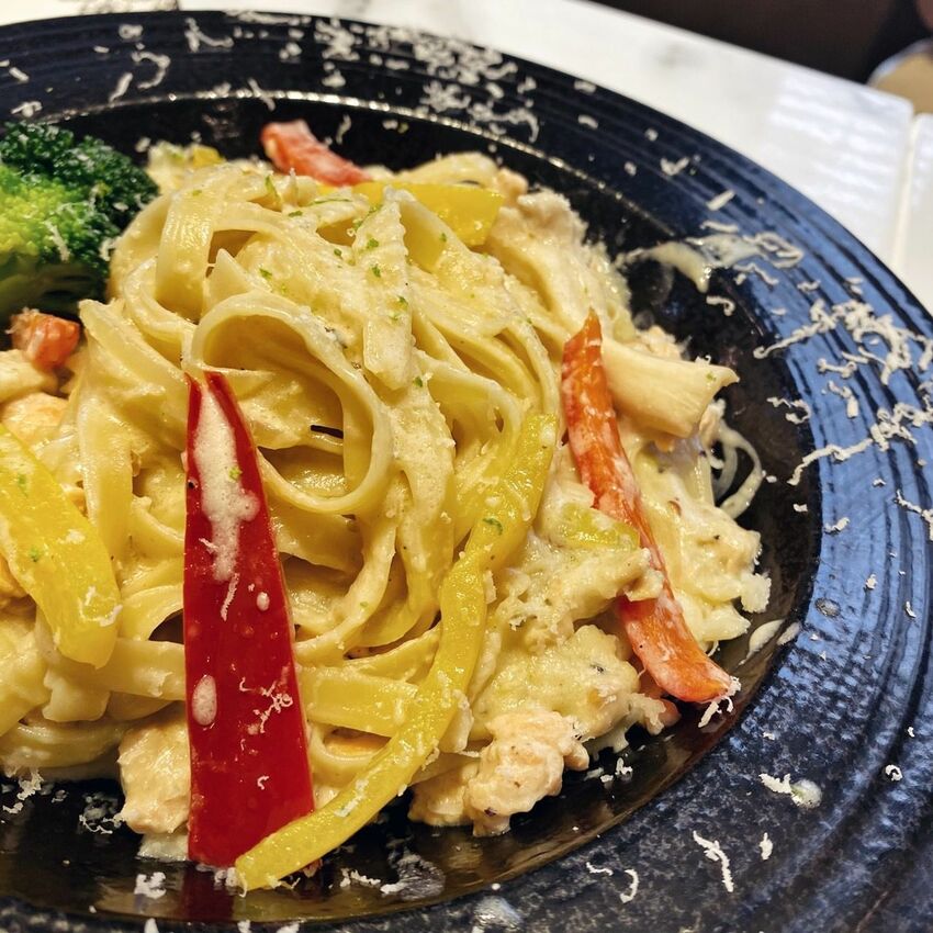 [台中西區] Musen88義式餐廳｜網美必去打卡餐廳｜逢甲美食｜特製明太子麵包抹醬｜哇！沙米寧鄉鮭魚麵｜內附菜單