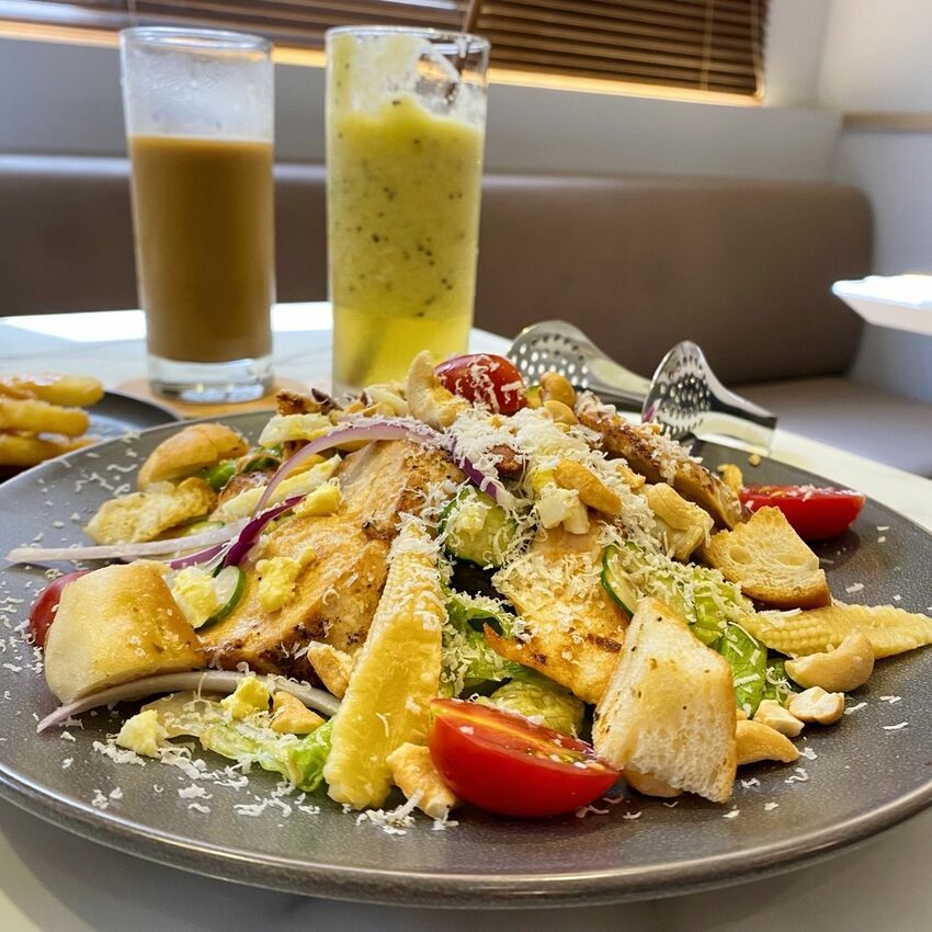 [台中西區] Musen88義式餐廳｜網美必去打卡餐廳｜逢甲美食｜特製明太子麵包抹醬｜哇！沙米寧鄉鮭魚麵｜內附菜單