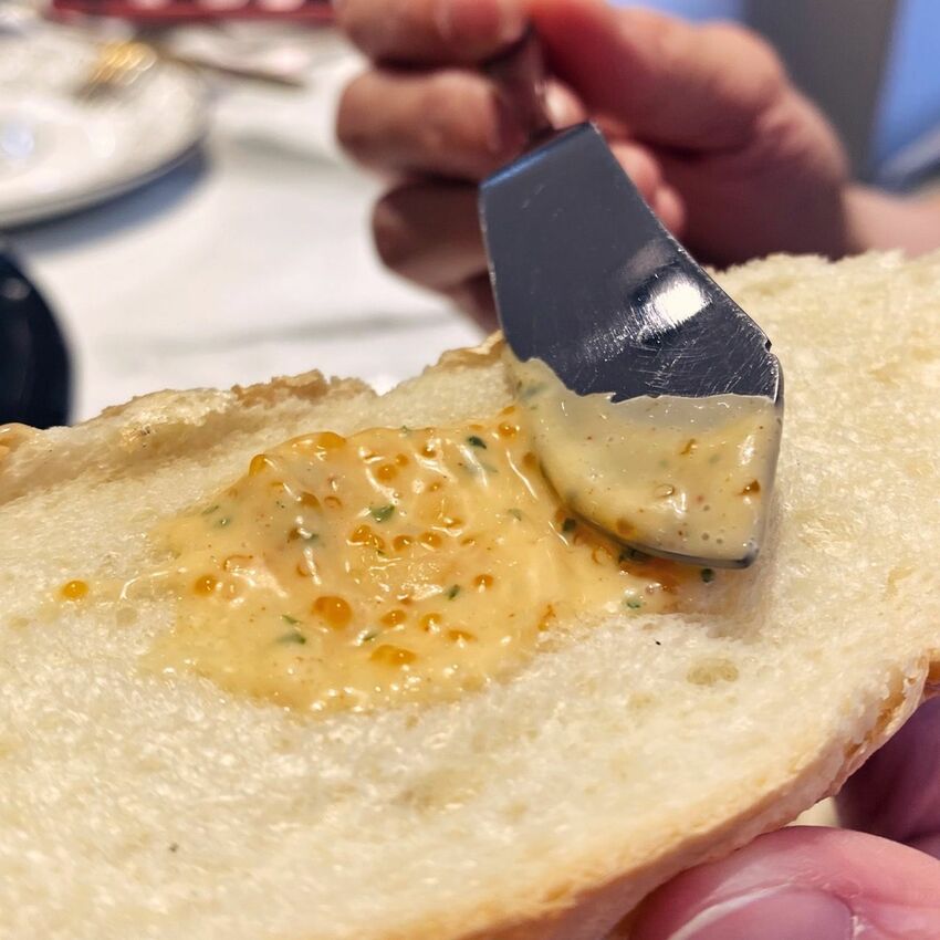 [台中西區] Musen88義式餐廳｜網美必去打卡餐廳｜逢甲美食｜特製明太子麵包抹醬｜哇！沙米寧鄉鮭魚麵｜內附菜單