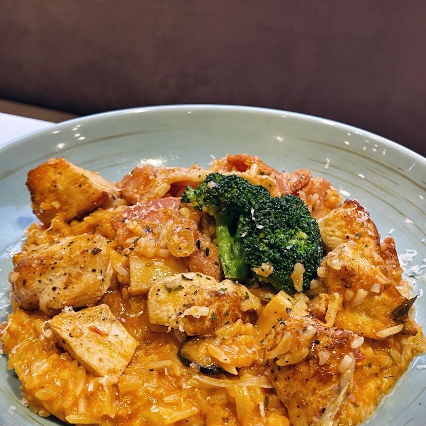 [台中西區] Musen88義式餐廳｜網美必去打卡餐廳｜逢甲美食｜特製明太子麵包抹醬｜哇！沙米寧鄉鮭魚麵｜內附菜單