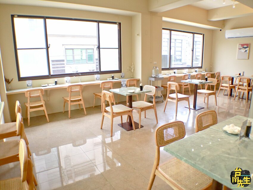 台南海鮮丼飯／日式餐盒專賣店／即日起開放內用／嚴選食材當天配送新鮮漁貨／現點現做不想等可預訂／使用日本壽司米