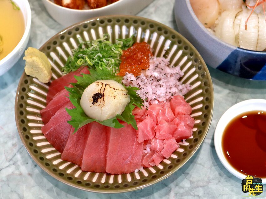 台南海鮮丼飯／日式餐盒專賣店／即日起開放內用／嚴選食材當天配送新鮮漁貨／現點現做不想等可預訂／使用日本壽司米