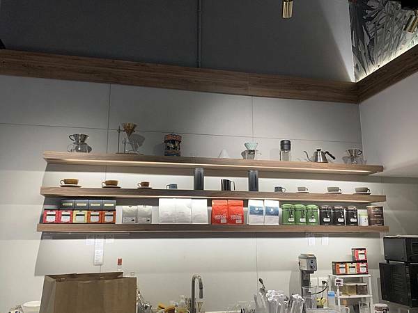 [台北松山區]推薦復古典雅風格的咖啡廳☕️ ［CHIT CHAT Cafe］有很厲害的冰滴咖啡，手沖精品咖啡（附插座）