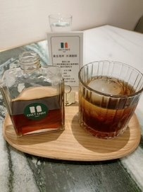 [台北松山區]推薦復古典雅風格的咖啡廳☕️ ［CHIT CHAT Cafe］有很厲害的冰滴咖啡，手沖精品咖啡（附插座）