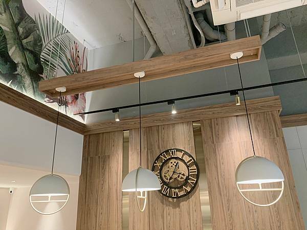 [台北松山區]推薦復古典雅風格的咖啡廳☕️ ［CHIT CHAT Cafe］有很厲害的冰滴咖啡，手沖精品咖啡（附插座）