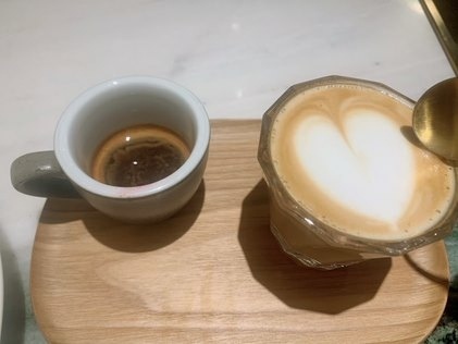 [台北松山區]推薦復古典雅風格的咖啡廳☕️ ［CHIT CHAT Cafe］有很厲害的冰滴咖啡，手沖精品咖啡（附插座）