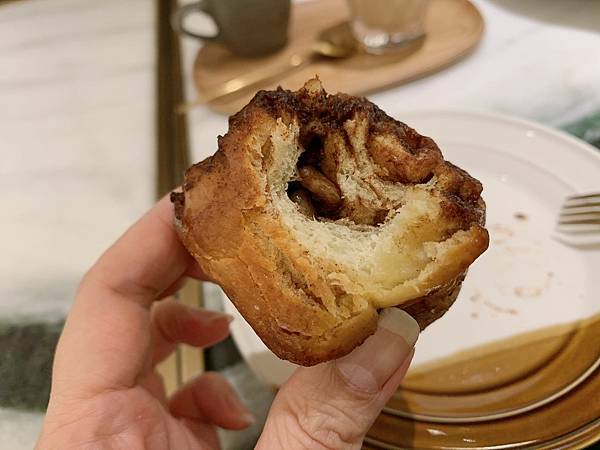 [台北松山區]推薦復古典雅風格的咖啡廳☕️ ［CHIT CHAT Cafe］有很厲害的冰滴咖啡，手沖精品咖啡（附插座）