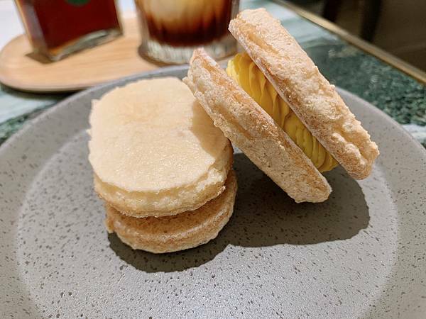 [台北松山區]推薦復古典雅風格的咖啡廳☕️ ［CHIT CHAT Cafe］有很厲害的冰滴咖啡，手沖精品咖啡（附插座）