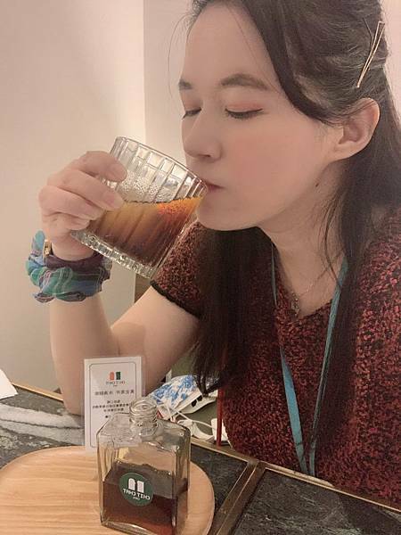 [台北松山區]推薦復古典雅風格的咖啡廳☕️ ［CHIT CHAT Cafe］有很厲害的冰滴咖啡，手沖精品咖啡（附插座）