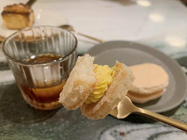 [台北松山區]推薦復古典雅風格的咖啡廳☕️ ［CHIT CHAT Cafe］有很厲害的冰滴咖啡，手沖精品咖啡（附插座）