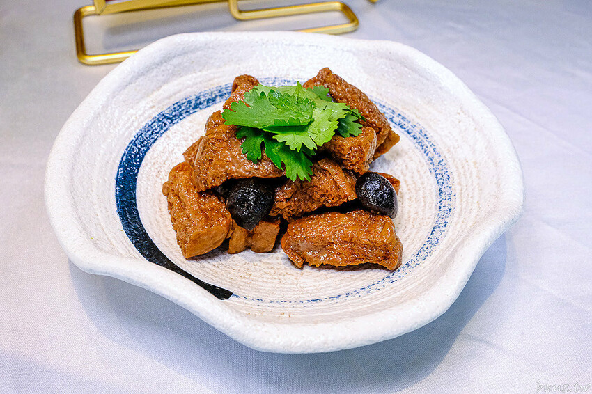 極鮮活龍蝦搭主廚現做燒賣，印月餐廳新菜推黑潮野生魚，還有特色炒冰清涼一夏！