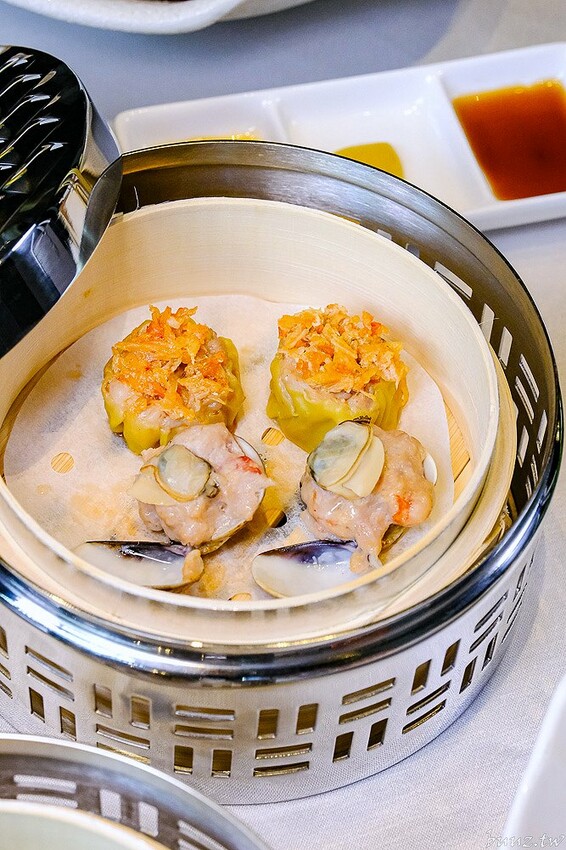 極鮮活龍蝦搭主廚現做燒賣，印月餐廳新菜推黑潮野生魚，還有特色炒冰清涼一夏！