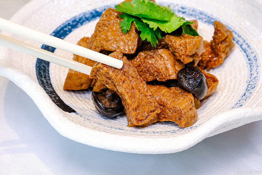 極鮮活龍蝦搭主廚現做燒賣，印月餐廳新菜推黑潮野生魚，還有特色炒冰清涼一夏！