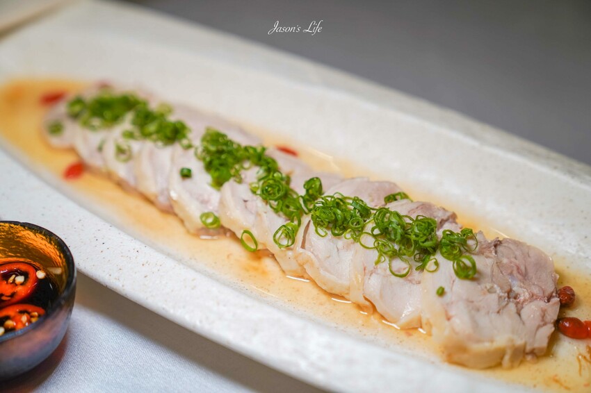 台中市南屯區【台中南屯│美食】印月餐廳。藝術烤鴨一鴨三吃必點,中式料理擺盤精美,樣樣大菜口味好吃,CP值不錯