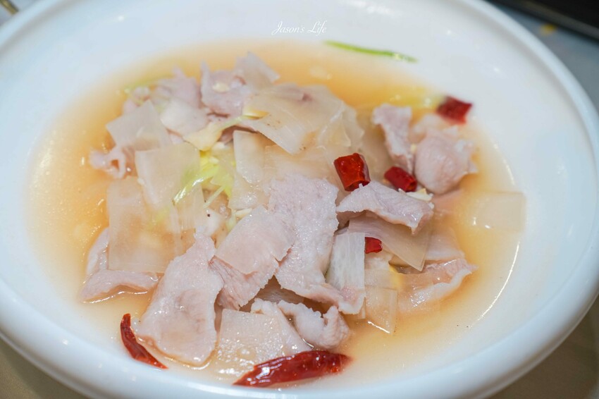 台中市南屯區【台中南屯│美食】印月餐廳。藝術烤鴨一鴨三吃必點,中式料理擺盤精美,樣樣大菜口味好吃,CP值不錯