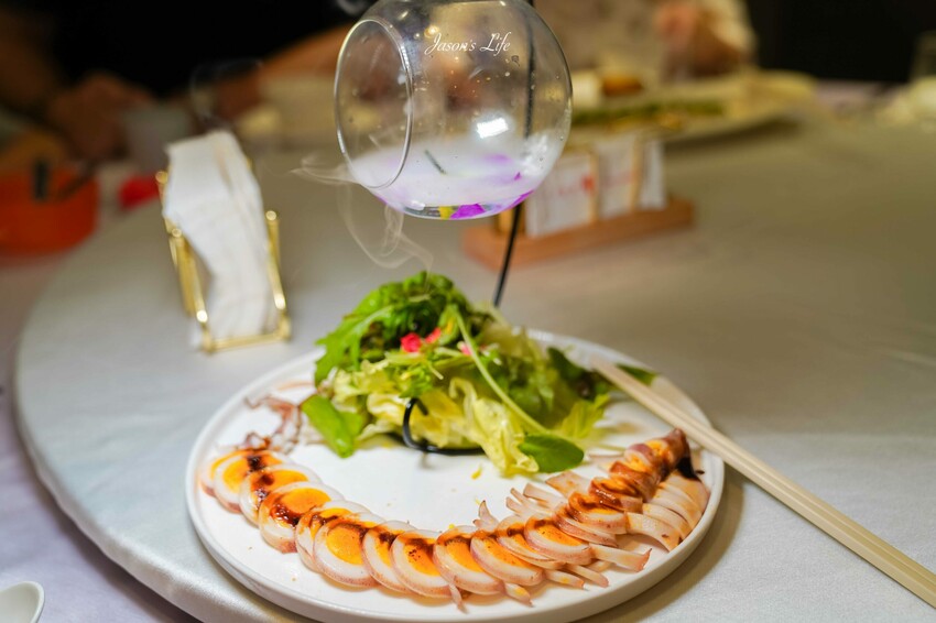 台中市南屯區【台中南屯│美食】印月餐廳。藝術烤鴨一鴨三吃必點,中式料理擺盤精美,樣樣大菜口味好吃,CP值不錯