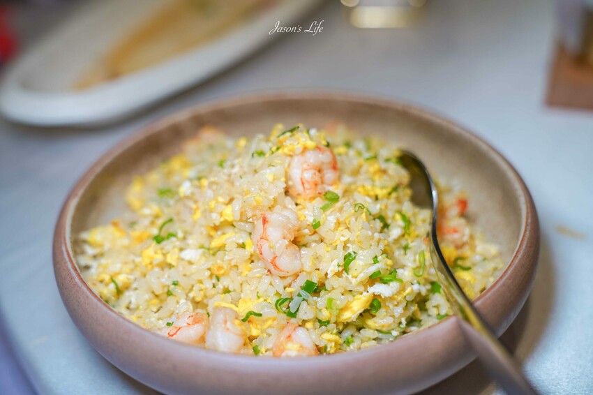 台中市南屯區【台中南屯│美食】印月餐廳。藝術烤鴨一鴨三吃必點,中式料理擺盤精美,樣樣大菜口味好吃,CP值不錯