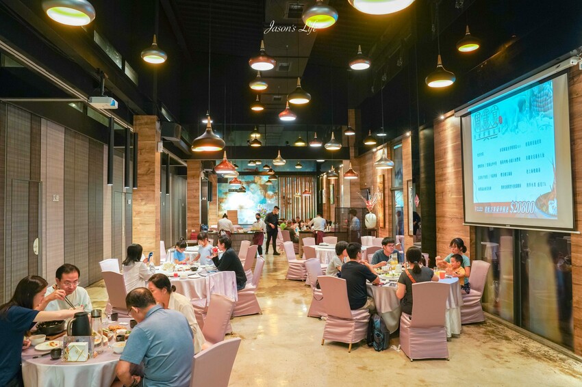 台中市南屯區【台中南屯│美食】印月餐廳。藝術烤鴨一鴨三吃必點,中式料理擺盤精美,樣樣大菜口味好吃,CP值不錯