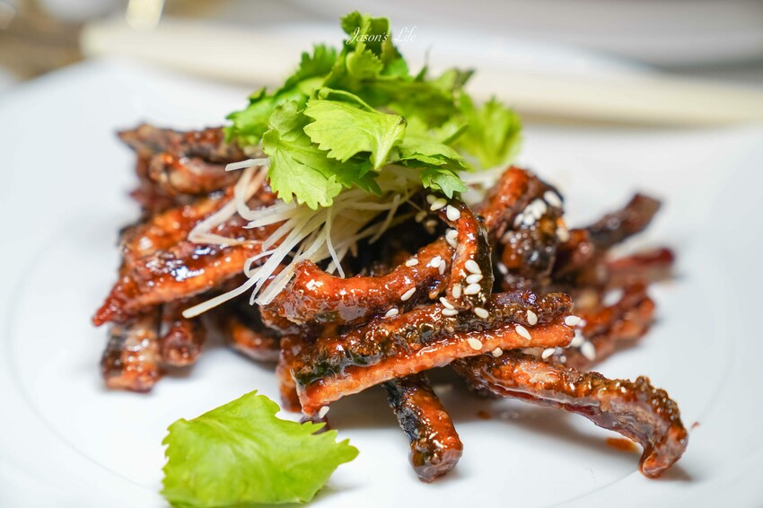 台中市南屯區【台中南屯│美食】印月餐廳。藝術烤鴨一鴨三吃必點,中式料理擺盤精美,樣樣大菜口味好吃,CP值不錯