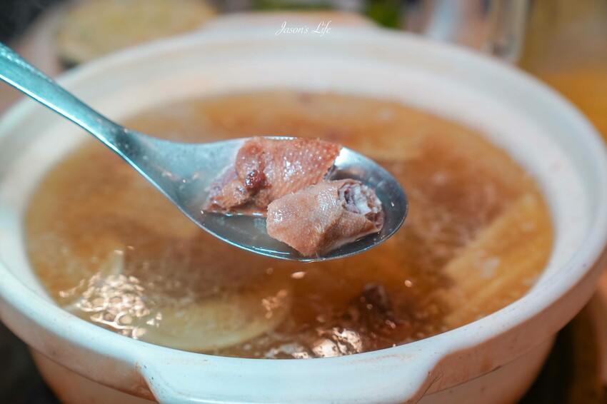 台中市南屯區【台中南屯│美食】印月餐廳。藝術烤鴨一鴨三吃必點,中式料理擺盤精美,樣樣大菜口味好吃,CP值不錯