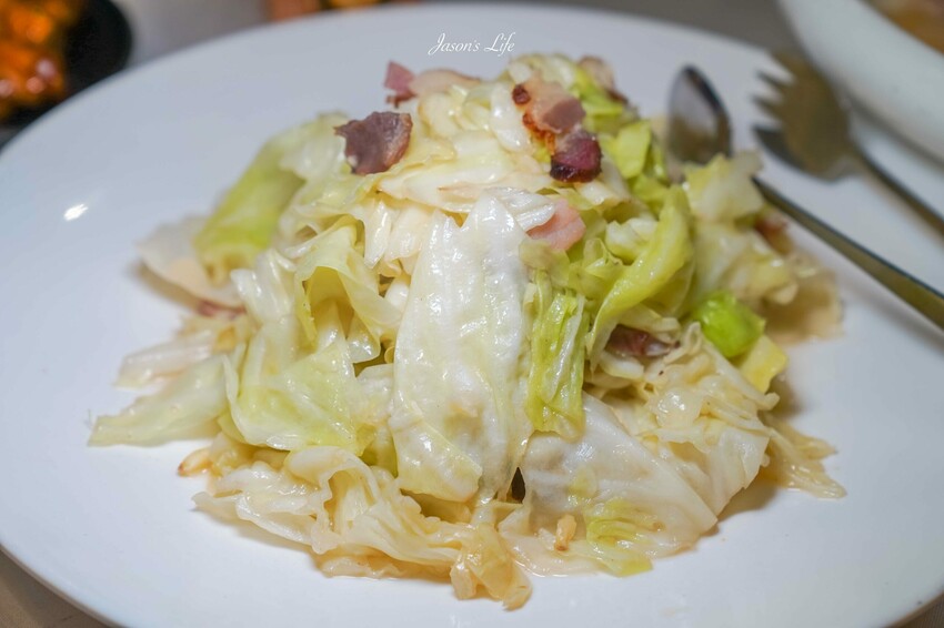 台中市南屯區【台中南屯│美食】印月餐廳。藝術烤鴨一鴨三吃必點,中式料理擺盤精美,樣樣大菜口味好吃,CP值不錯