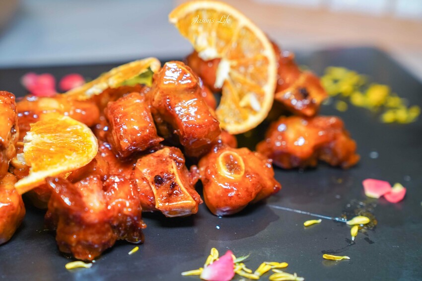 台中市南屯區【台中南屯│美食】印月餐廳。藝術烤鴨一鴨三吃必點,中式料理擺盤精美,樣樣大菜口味好吃,CP值不錯