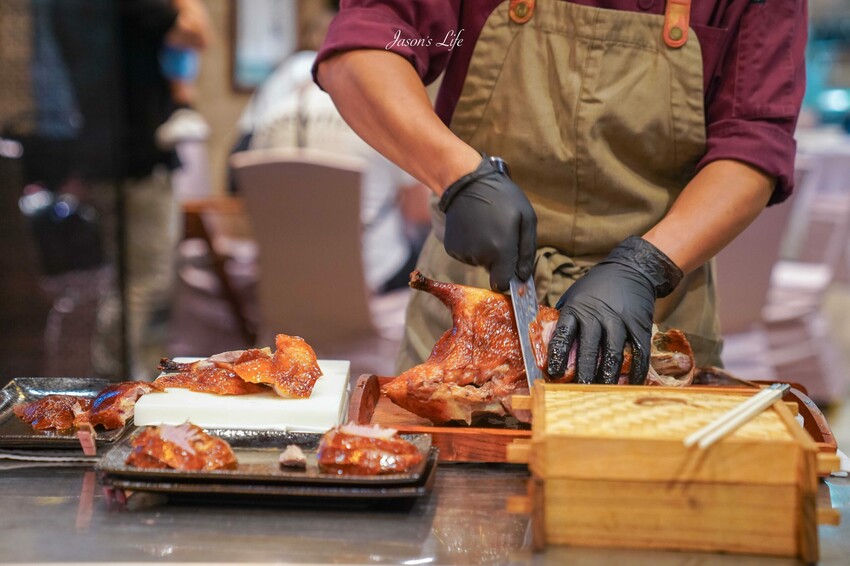 台中市南屯區【台中南屯│美食】印月餐廳。藝術烤鴨一鴨三吃必點,中式料理擺盤精美,樣樣大菜口味好吃,CP值不錯