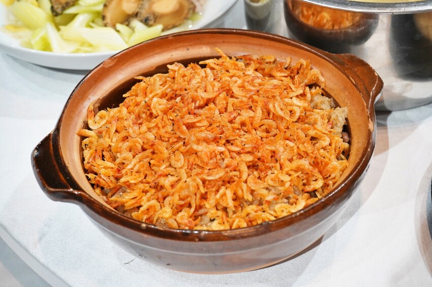 台中市南屯區外帶年菜開跑啦！小家庭也不用傷腦筋，熱呼呼年菜直接帶回家，還送鍋子也太佛心