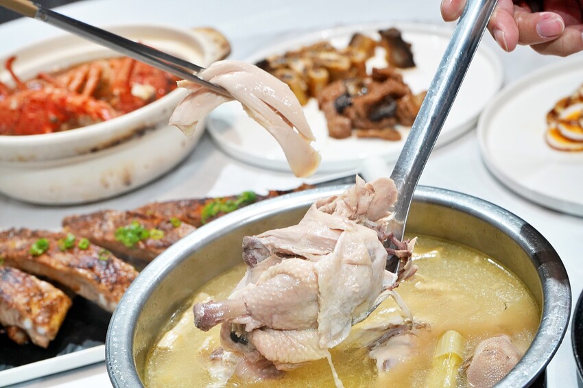 台中市南屯區外帶年菜開跑啦！小家庭也不用傷腦筋，熱呼呼年菜直接帶回家，還送鍋子也太佛心