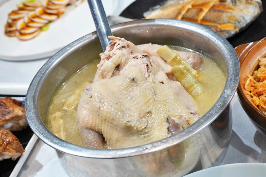 台中市南屯區外帶年菜開跑啦！小家庭也不用傷腦筋，熱呼呼年菜直接帶回家，還送鍋子也太佛心