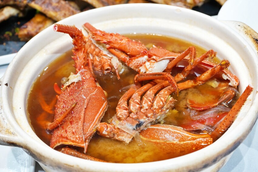 台中市南屯區外帶年菜開跑啦！小家庭也不用傷腦筋，熱呼呼年菜直接帶回家，還送鍋子也太佛心