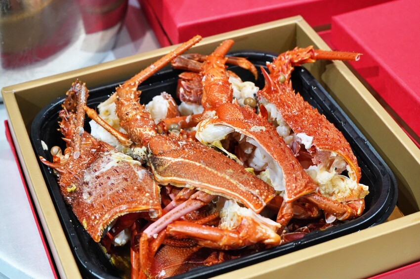 台中市南屯區外帶年菜開跑啦！小家庭也不用傷腦筋，熱呼呼年菜直接帶回家，還送鍋子也太佛心