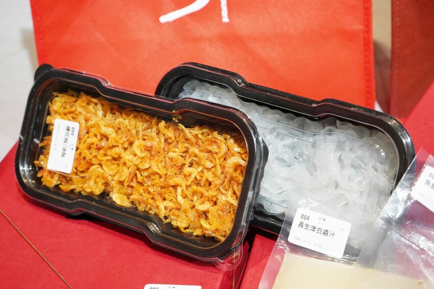 台中市南屯區外帶年菜開跑啦！小家庭也不用傷腦筋，熱呼呼年菜直接帶回家，還送鍋子也太佛心