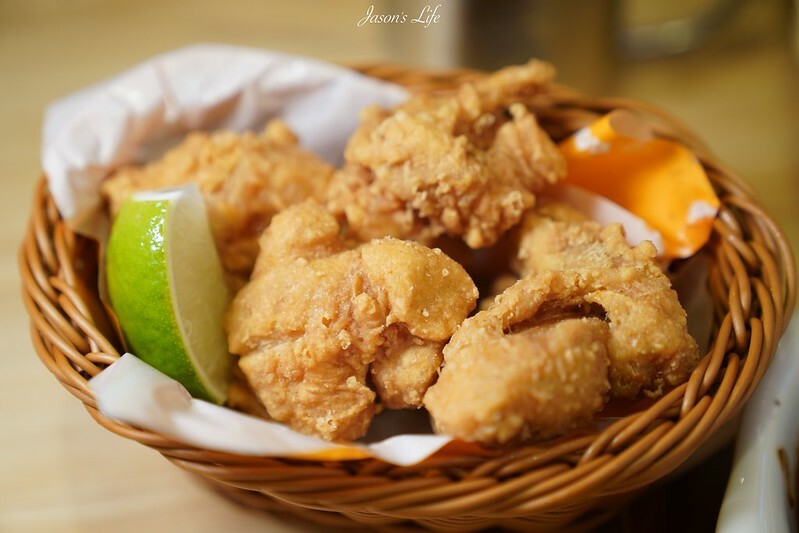 【台中南屯｜美食】客美多Komeda's Coffee(台中公益店)。11:00前買咖啡送早餐，蝦排方堡超有份量，蜂蜜咖啡