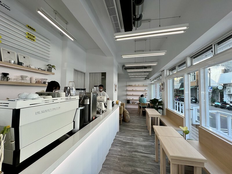 【台灣，桃園市，中壢區】Warm Air - 暖空咖啡，被「割包」耽誤的咖啡店。（中壢美食/中壢咖啡館/中壢刈包）