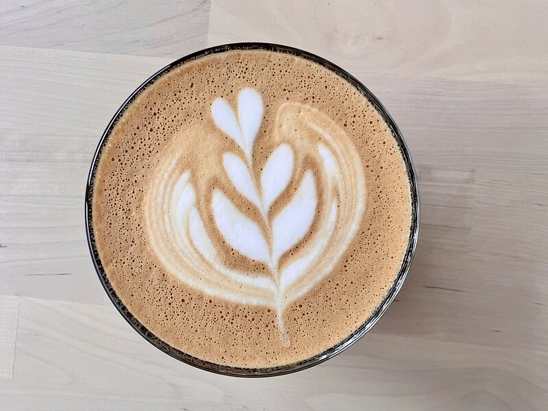 【台灣，桃園市，中壢區】Warm Air - 暖空咖啡，被「割包」耽誤的咖啡店。（中壢美食/中壢咖啡館/中壢刈包）