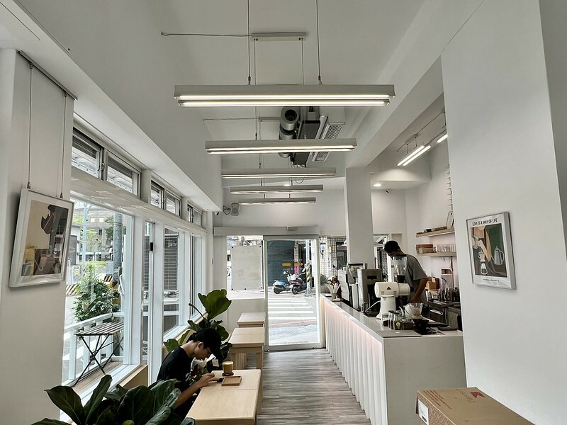 【台灣，桃園市，中壢區】Warm Air - 暖空咖啡，被「割包」耽誤的咖啡店。（中壢美食/中壢咖啡館/中壢刈包）