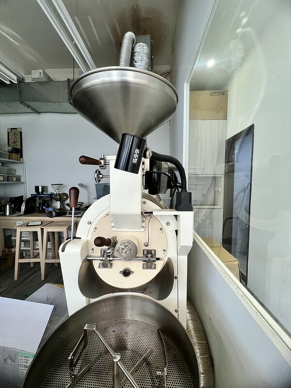 【台灣，桃園市，中壢區】Warm Air - 暖空咖啡，被「割包」耽誤的咖啡店。（中壢美食/中壢咖啡館/中壢刈包）