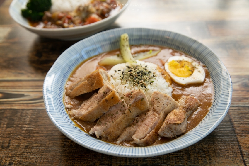 森林系咖啡又一間值得收藏，來這用餐記憶卡要夠，室內室外都超好拍！