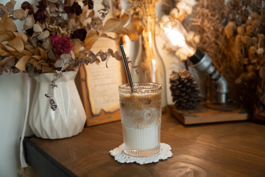 森林系咖啡又一間值得收藏，來這用餐記憶卡要夠，室內室外都超好拍！