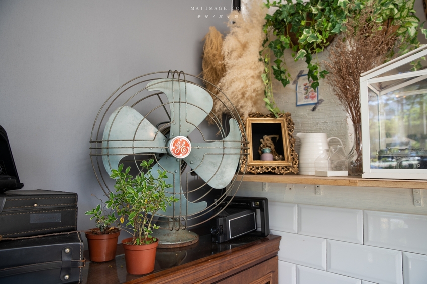 森林系咖啡又一間值得收藏，來這用餐記憶卡要夠，室內室外都超好拍！