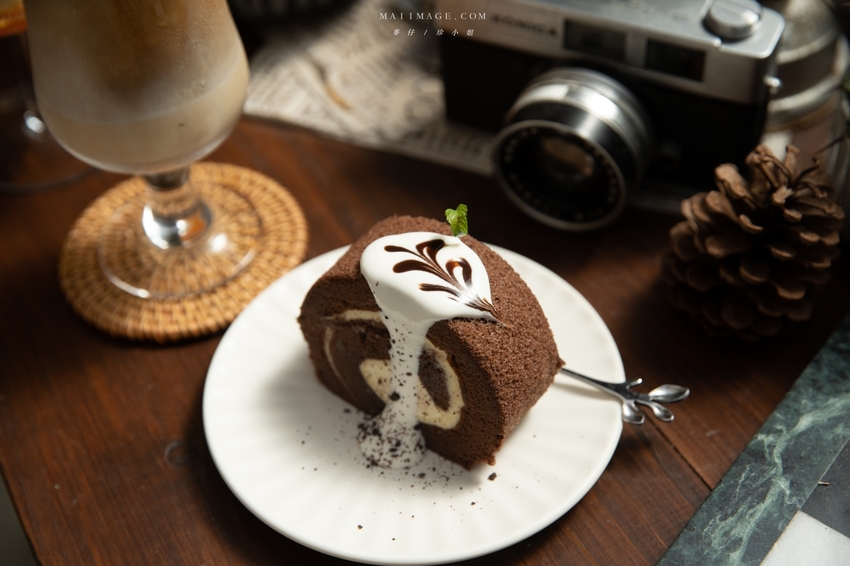 森林系咖啡又一間值得收藏，來這用餐記憶卡要夠，室內室外都超好拍！