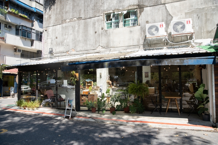 森林系咖啡又一間值得收藏，來這用餐記憶卡要夠，室內室外都超好拍！