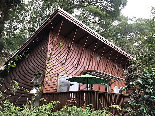 （南投小木屋）蟬說：鳳凰亭序～一泊二食霧屋餐廳美食吃到飽！鳳凰谷鳥園住宿推薦！週休二日來去山上住一晚