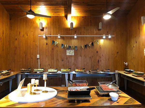 （南投小木屋）蟬說：鳳凰亭序～一泊二食霧屋餐廳美食吃到飽！鳳凰谷鳥園住宿推薦！週休二日來去山上住一晚