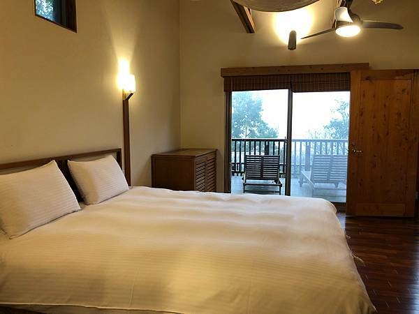 （南投小木屋）蟬說：鳳凰亭序～一泊二食霧屋餐廳美食吃到飽！鳳凰谷鳥園住宿推薦！週休二日來去山上住一晚