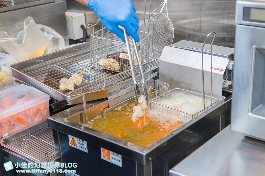 [台北美食]北海道湯咖哩Suage台灣二號店/3款湯底10種主菜290元起/含10種蔬菜還附沙拉和漬菜/獨家限定蝦湯咖哩