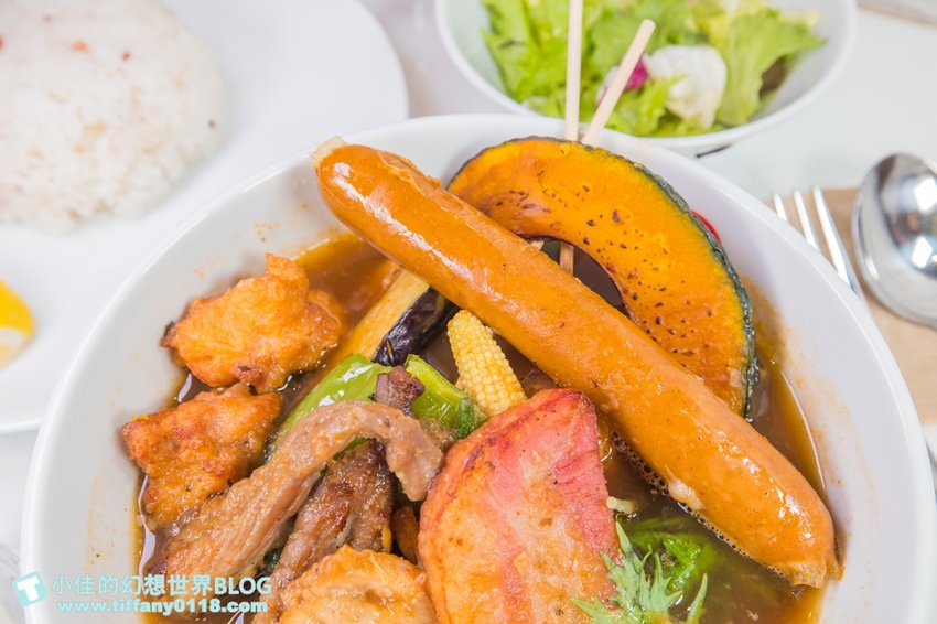 [台北美食]北海道湯咖哩Suage台灣二號店/3款湯底10種主菜290元起/含10種蔬菜還附沙拉和漬菜/獨家限定蝦湯咖哩